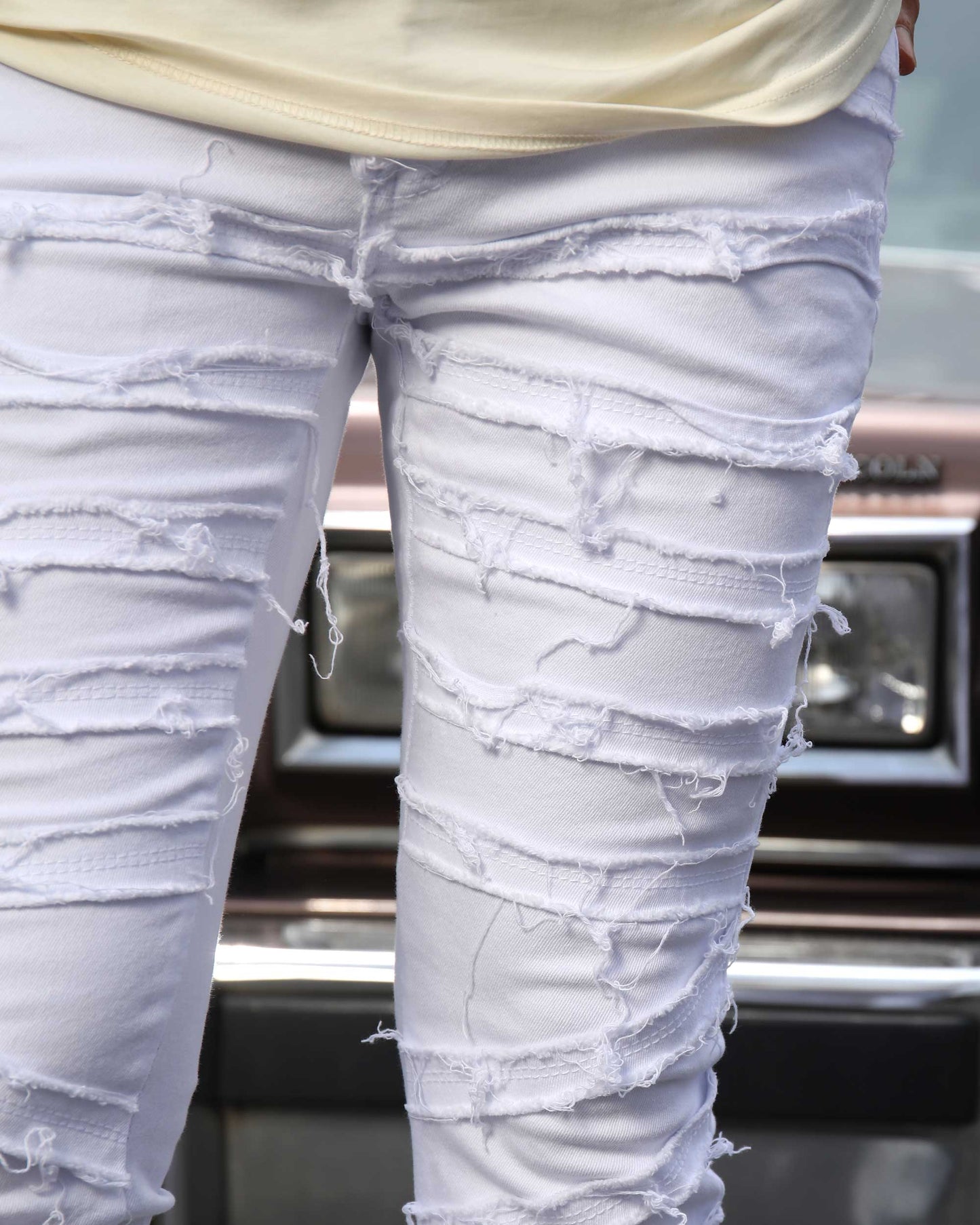 Logeqi retro white flared jeans with distressed details for a stylish vintage look