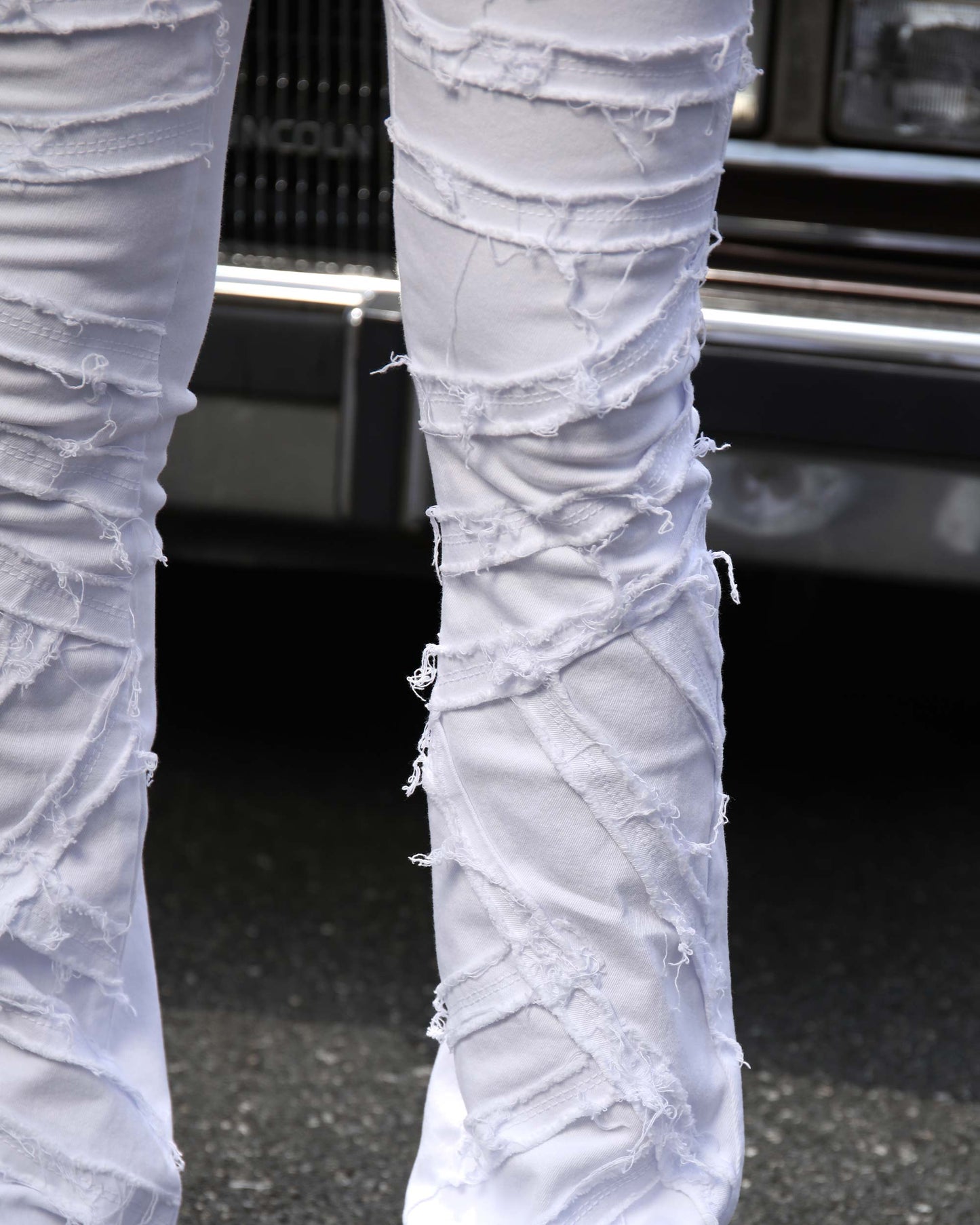 Logeqi retro white flared jeans with trendy distressed detailing and a chic fit