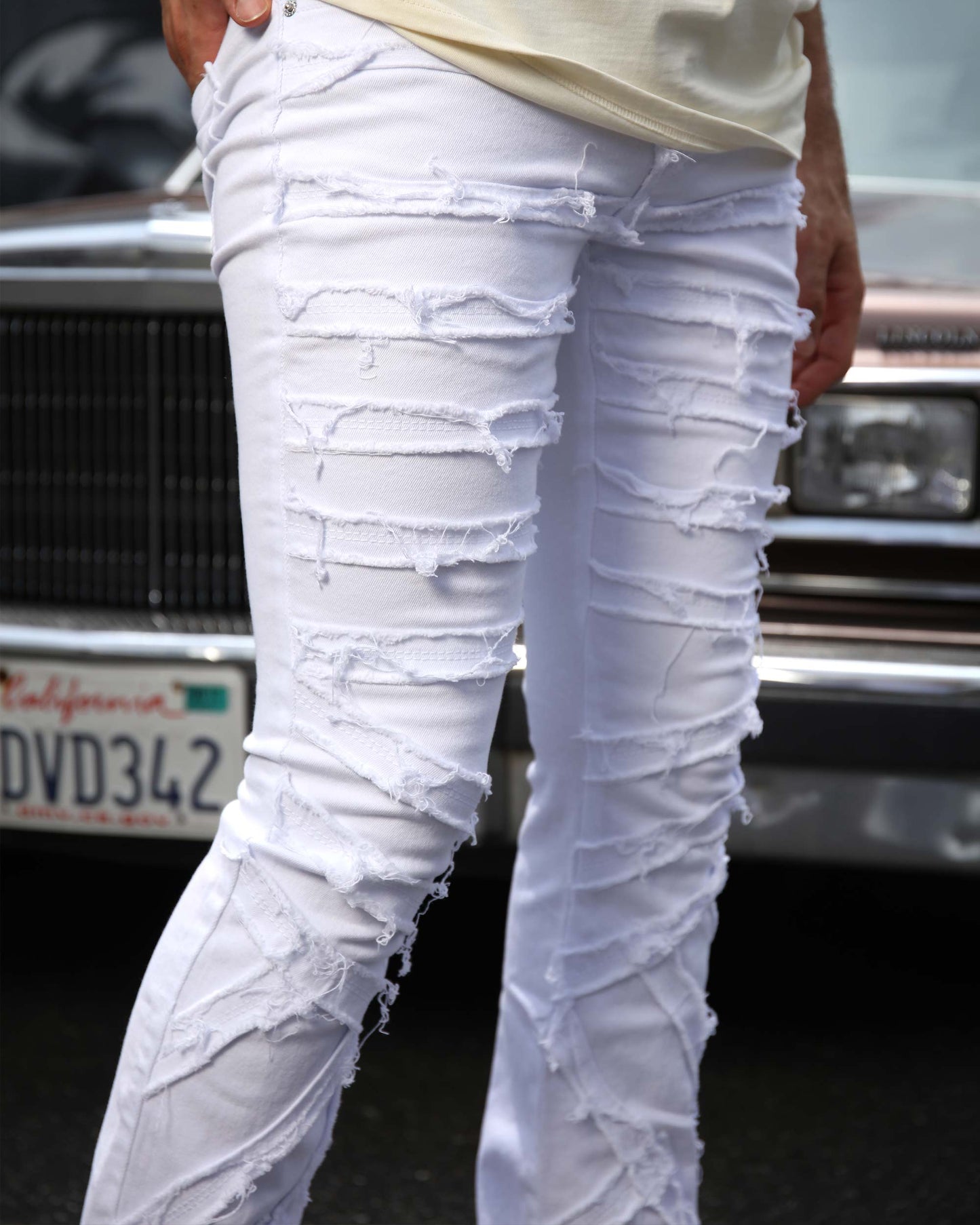 Logeqi retro white flared jeans with distressed detailing for a trendy vintage look