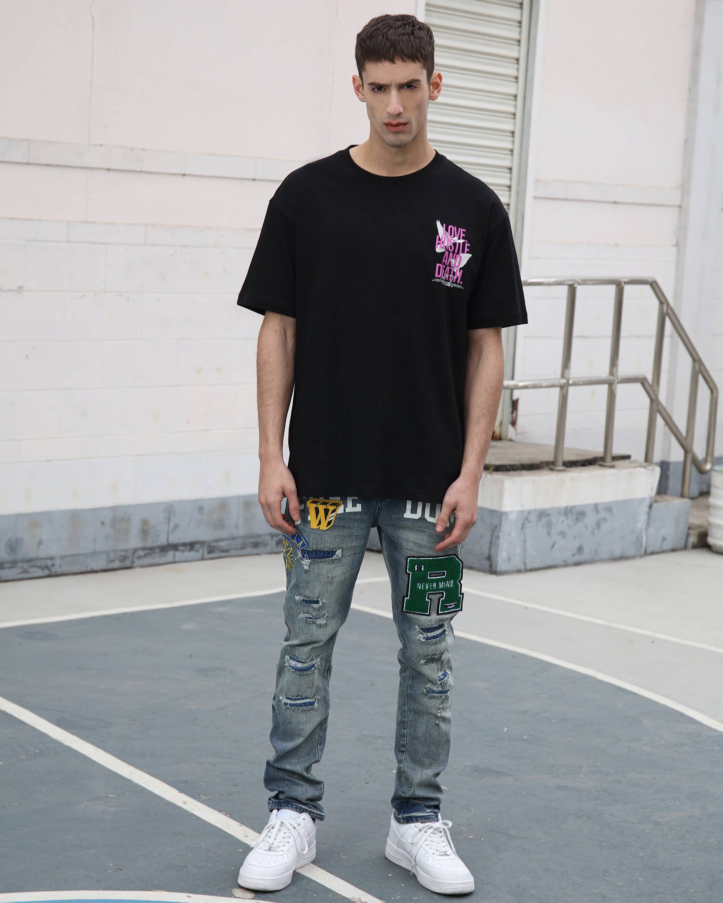 Logeqi ripped patchwork jeans with distressed details and colorful patches for a trendy look