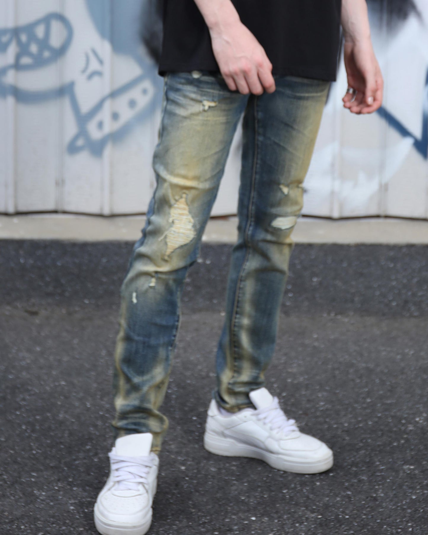 Logeqi slim fit blue ripped jeans with distressed details for a stylish casual look