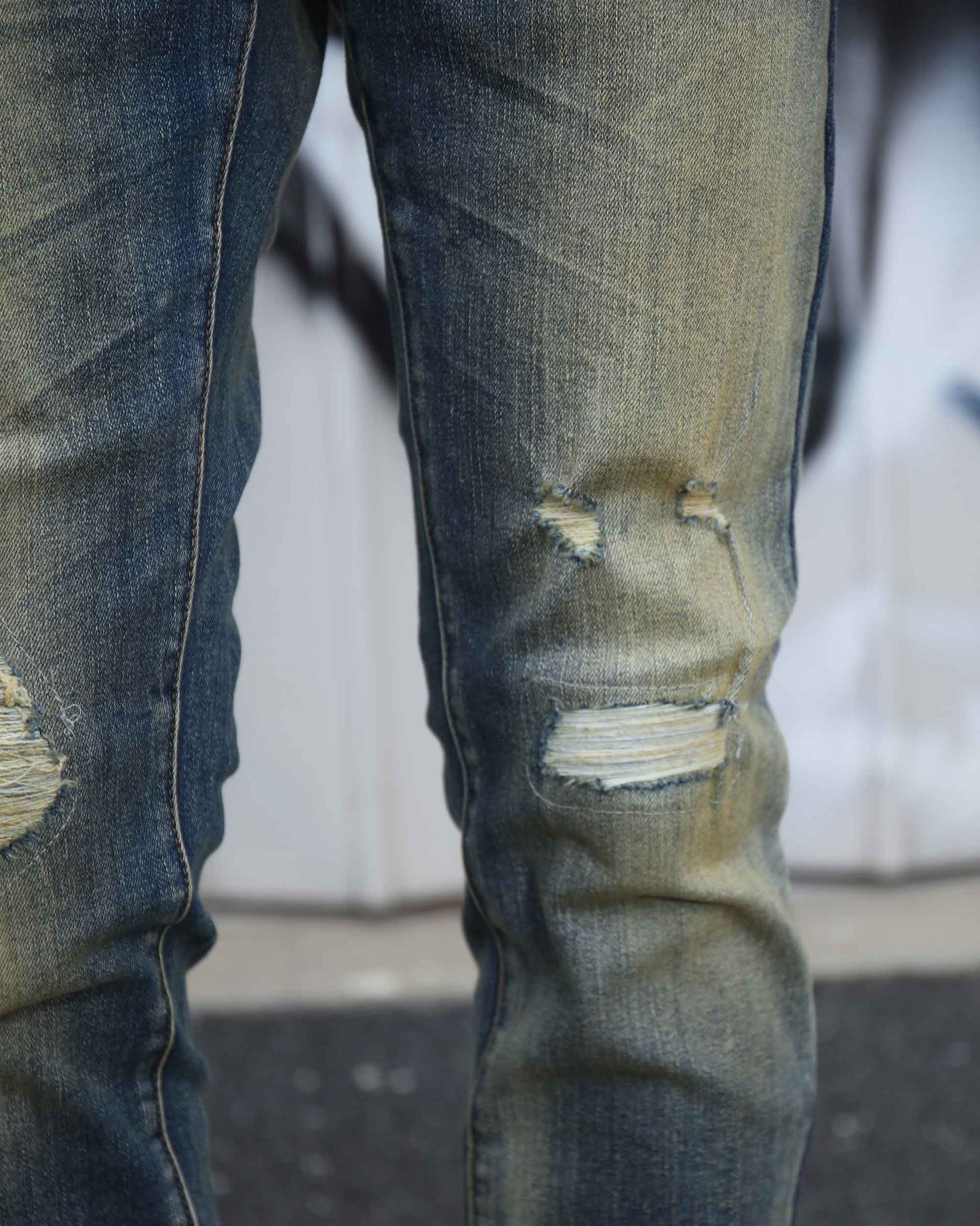 Logeqi slim fit blue ripped jeans with stylish distressed details for a trendy look