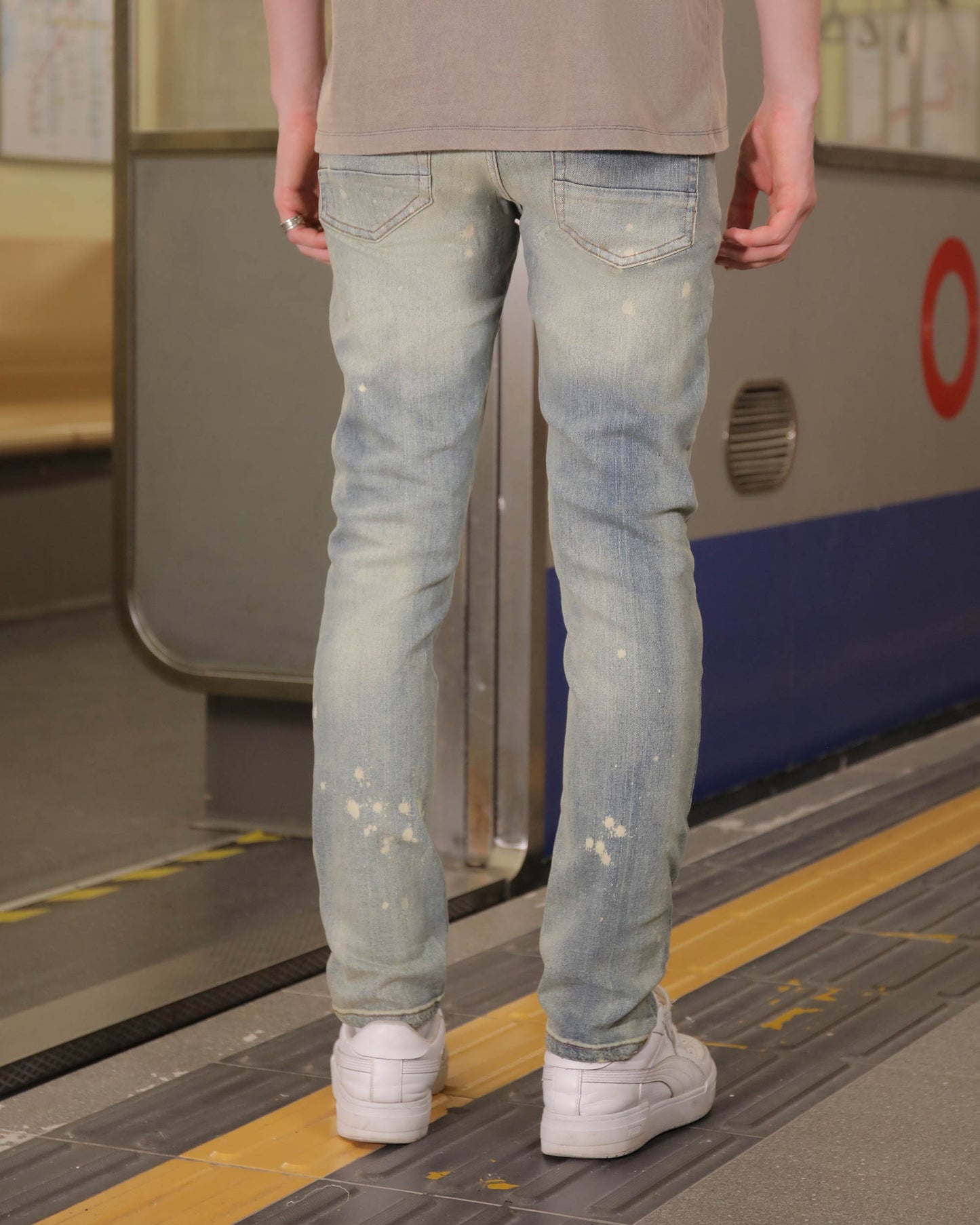 Logeqi slim fit distressed jeans in light wash with unique pattern and back pockets