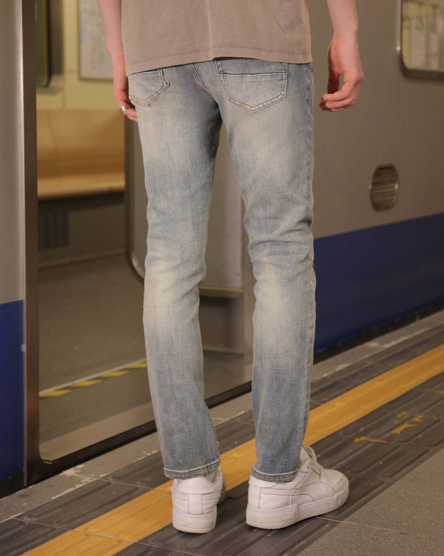 Men's Logeqi slim fit ripped jeans in light blue, perfect for casual outings and street style