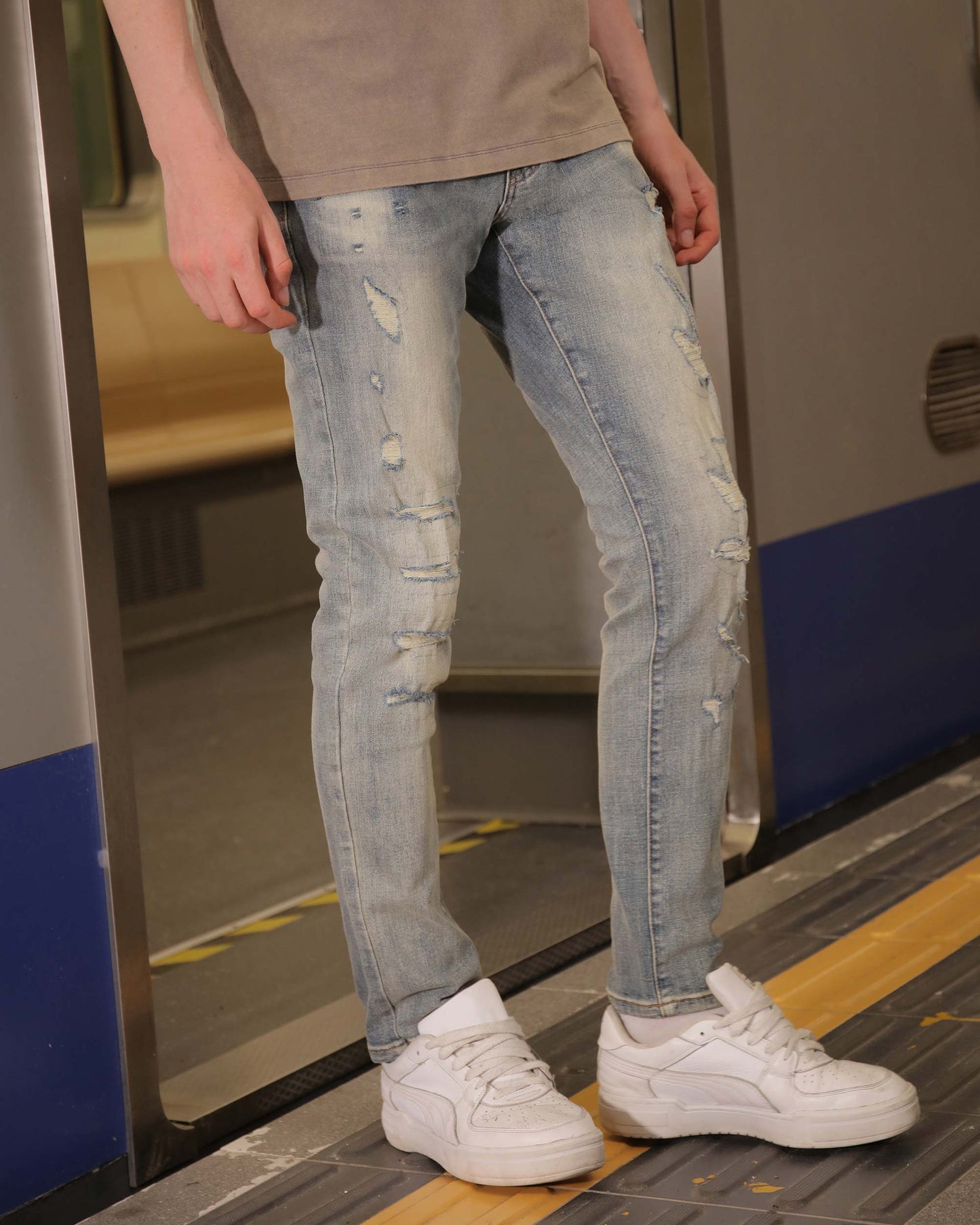 Logeqi slim fit ripped jeans in light blue with distressed detailing for a trendy casual look