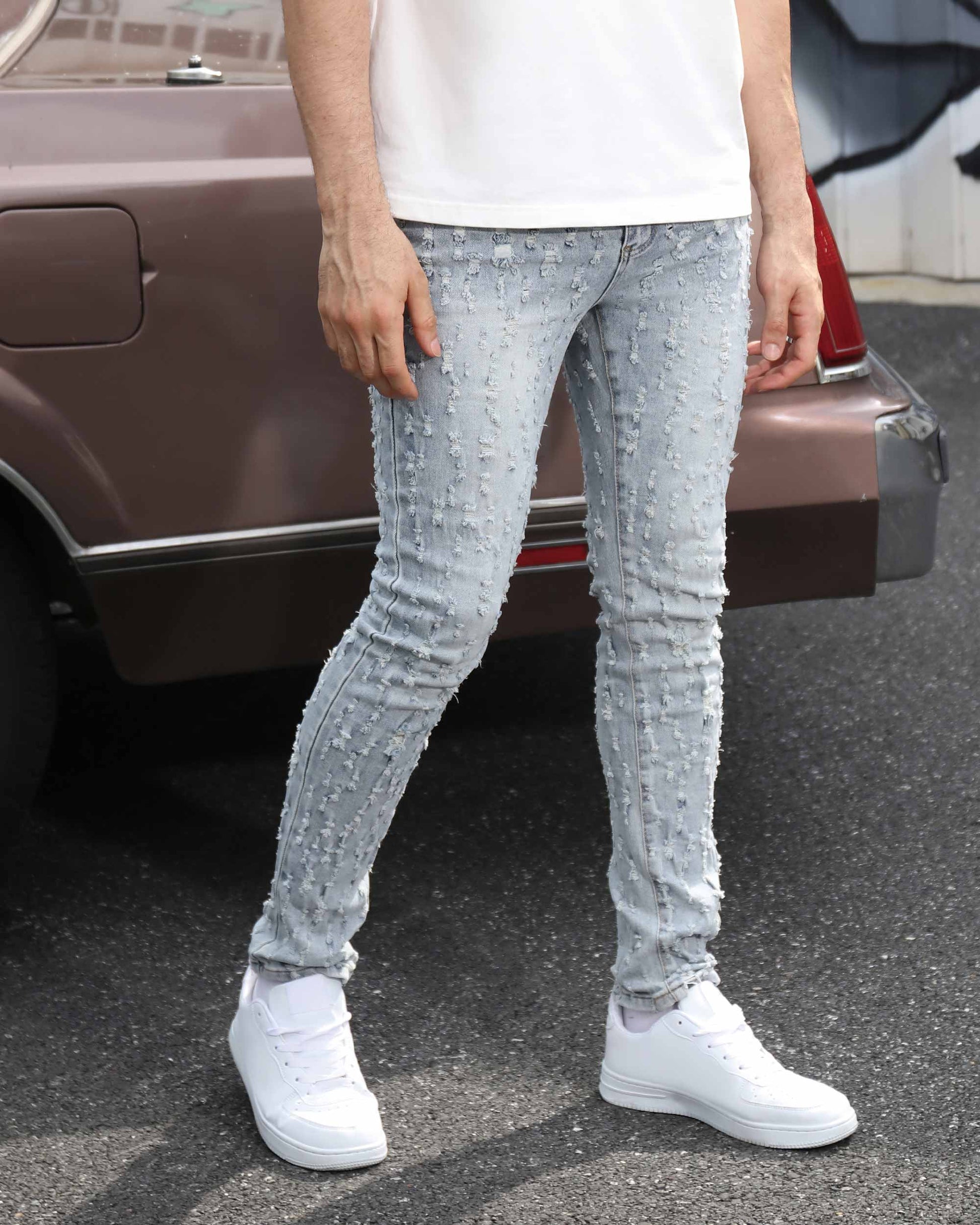 Logeqi slim fit ripped jeans in light blue with a stylish distressed design