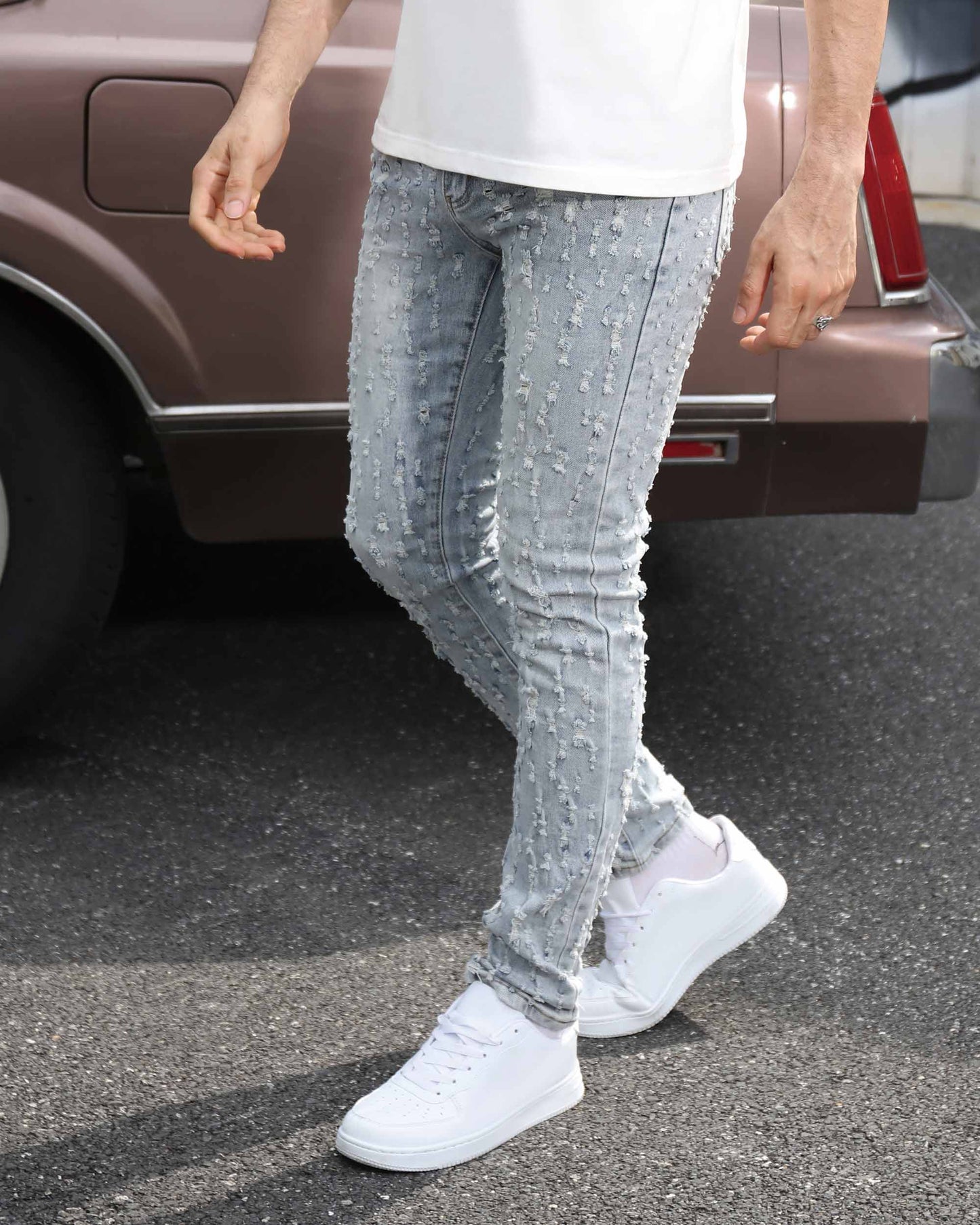 Logeqi slim fit ripped jeans in light wash, styled with a casual white t-shirt and white sneakers