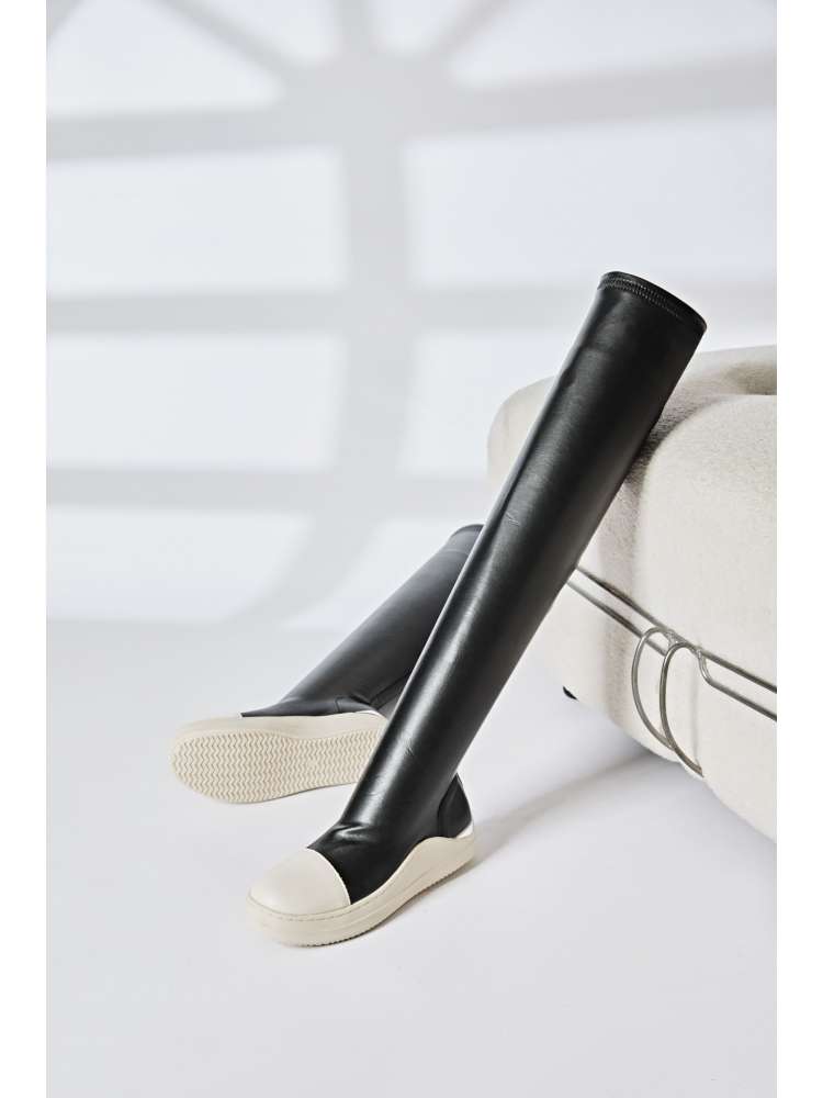 Wholesale7 black and white solid PU patchwork boots with flat rubber sole and knee-high design