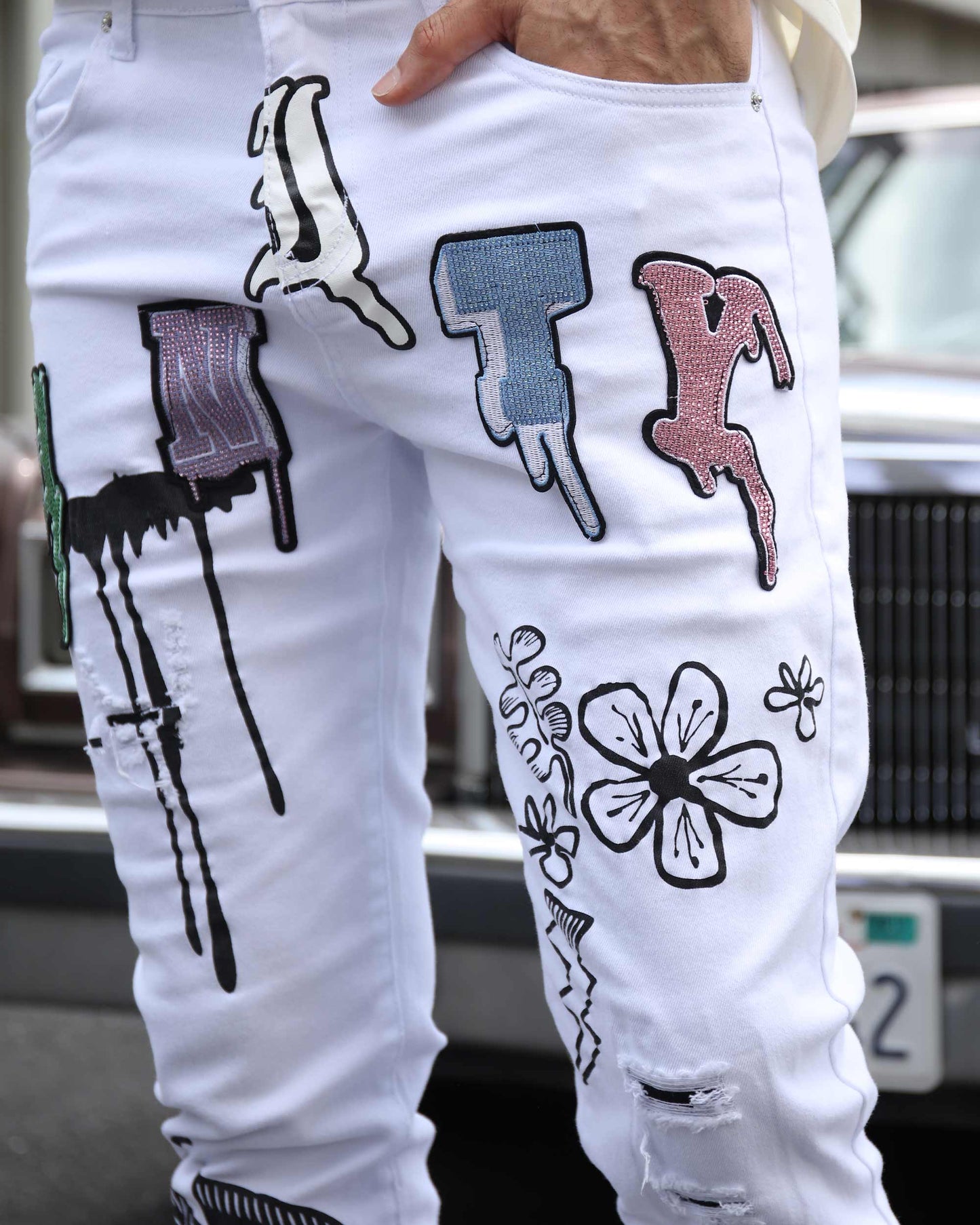 Logeqi streetwear graffiti jeans featuring bold patches and distressed details for a stylish look