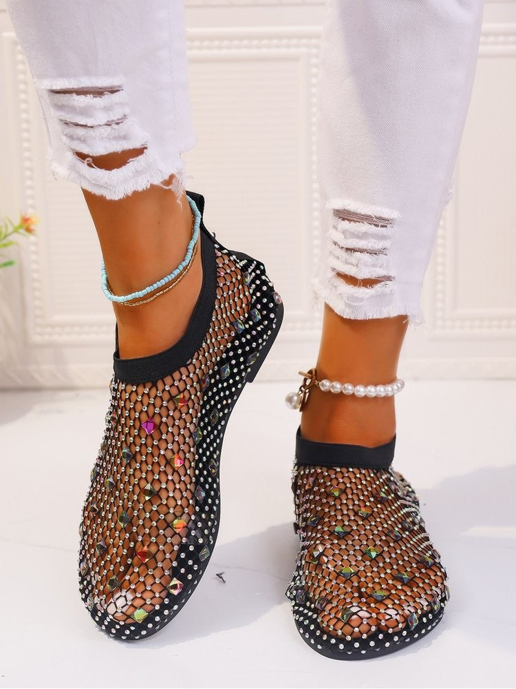 Wholesale7 stylish solid color sandals with black mesh and colorful dots worn with white ripped jeans