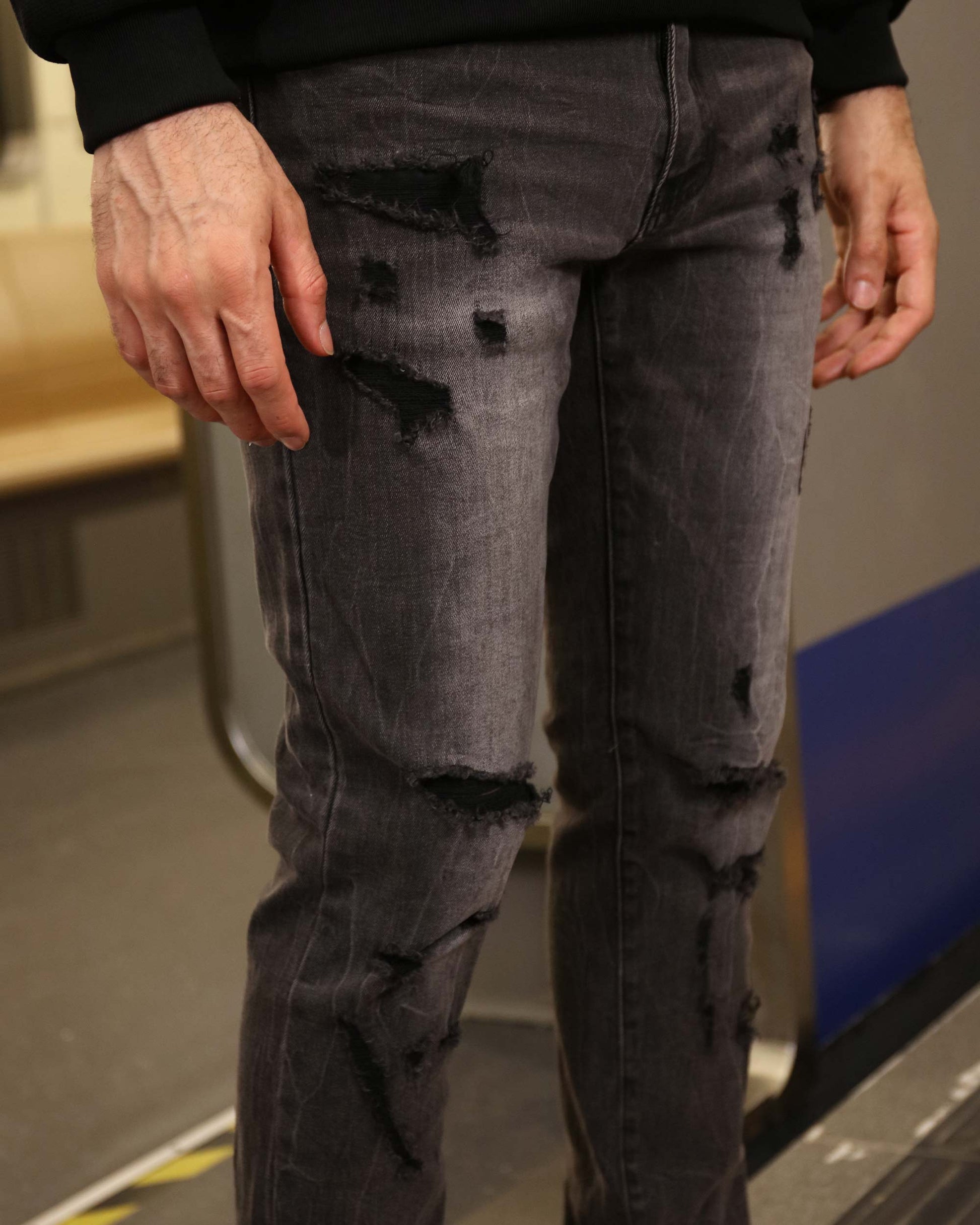 Logeqi stylish straight leg jeans in distressed black denim with ripped details