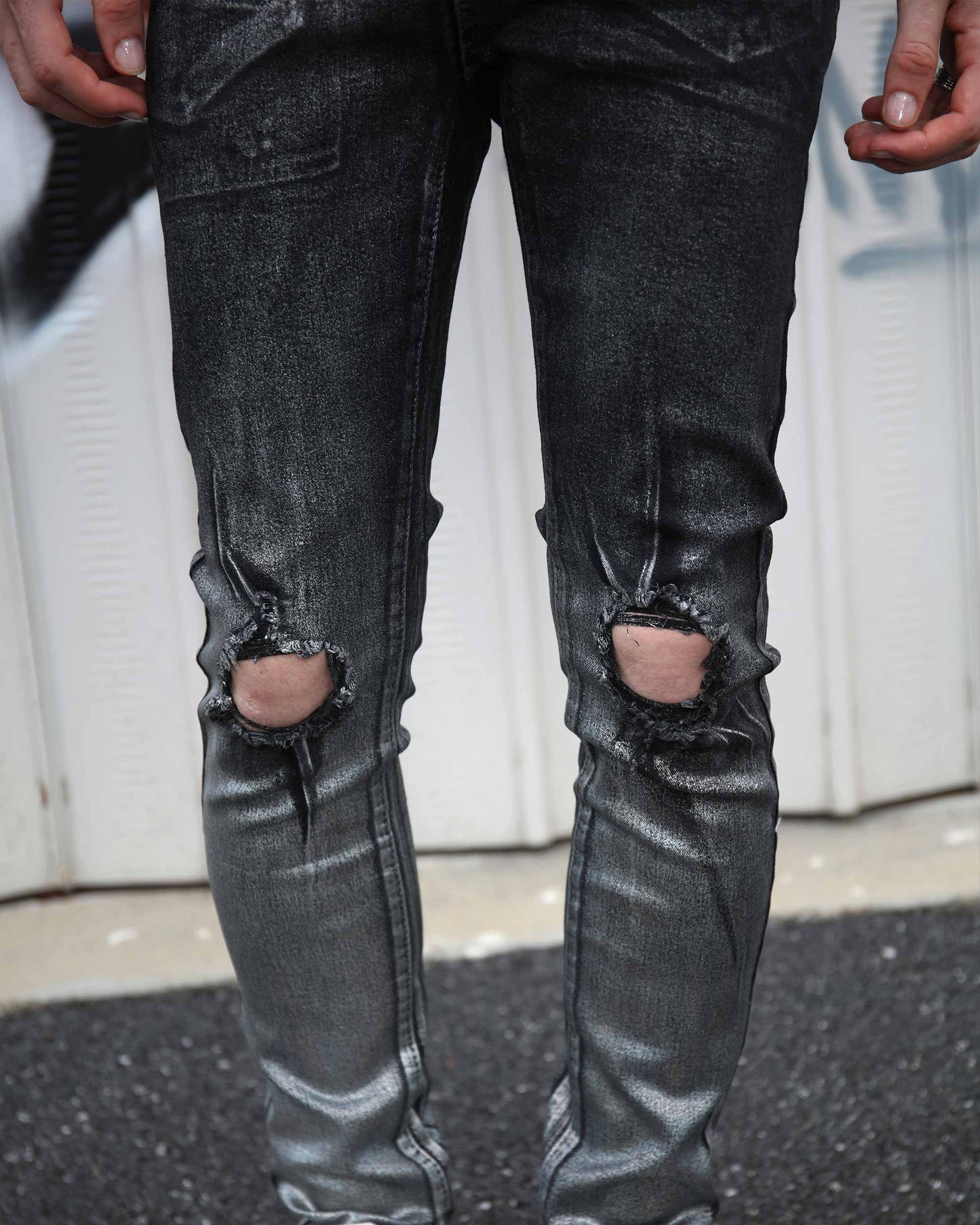 Logeqi gradient ripped black jeans with distressed knees and faded wash detail