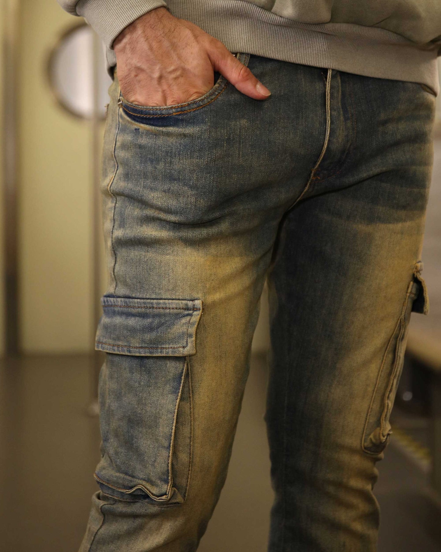 Logeqi vintage distressed cargo jeans featuring multiple pockets and a worn-in look for a stylish casual outfit