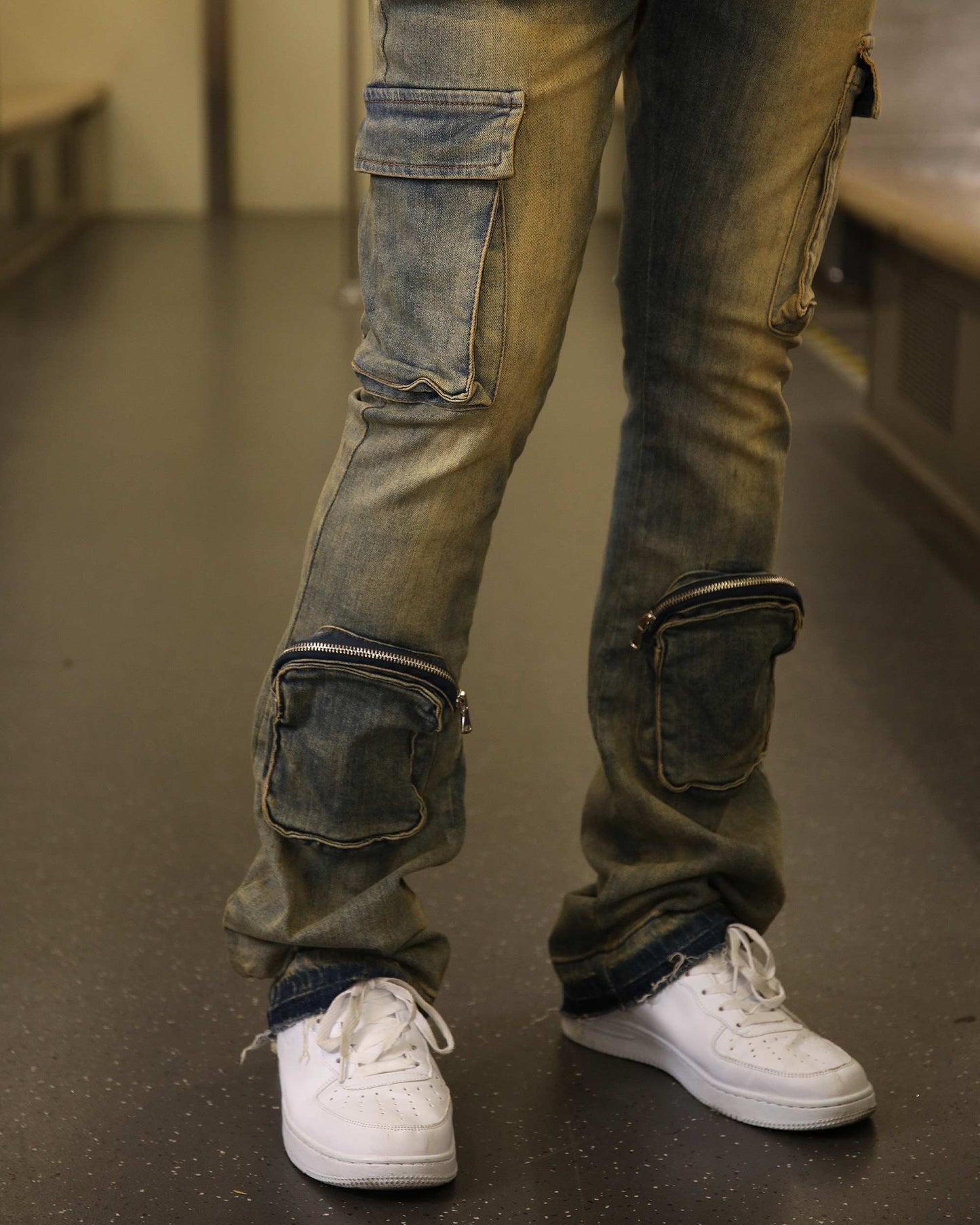 Logeqi vintage distressed cargo jeans with zippered pockets and a relaxed fit