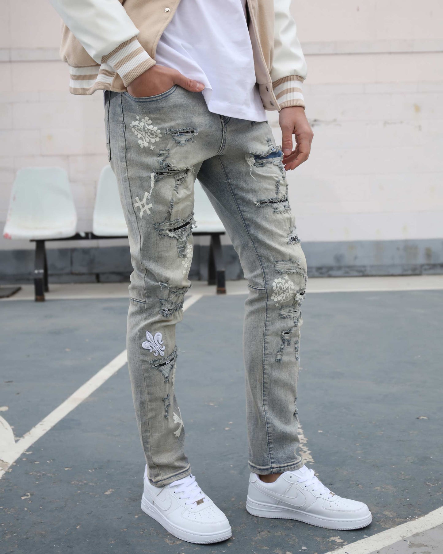 Logeqi vintage trendsetter denim jeans with distressed and embroidered details in light gray wash