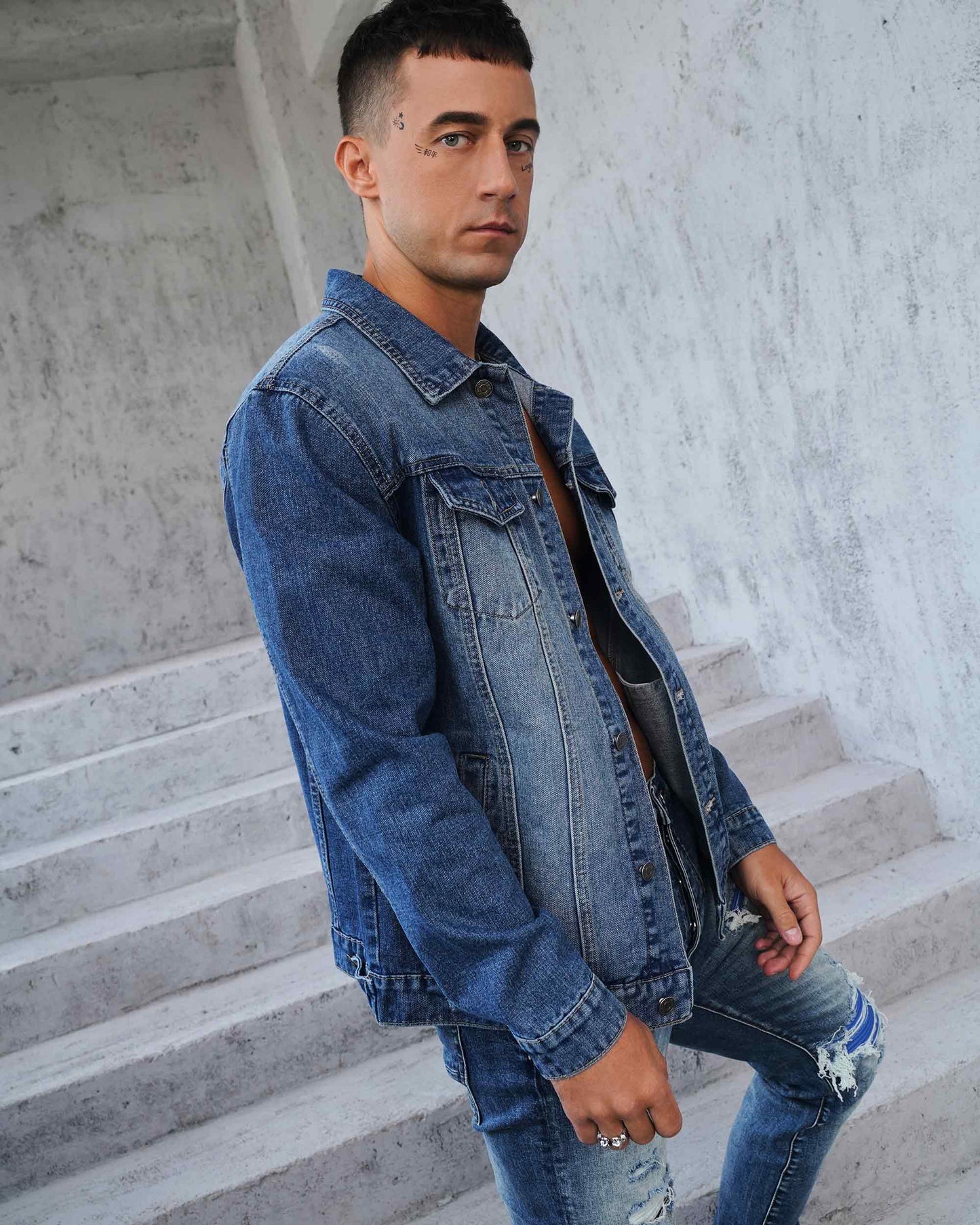 Logeqi washed blue denim jacket for casual style and comfort on any occasion