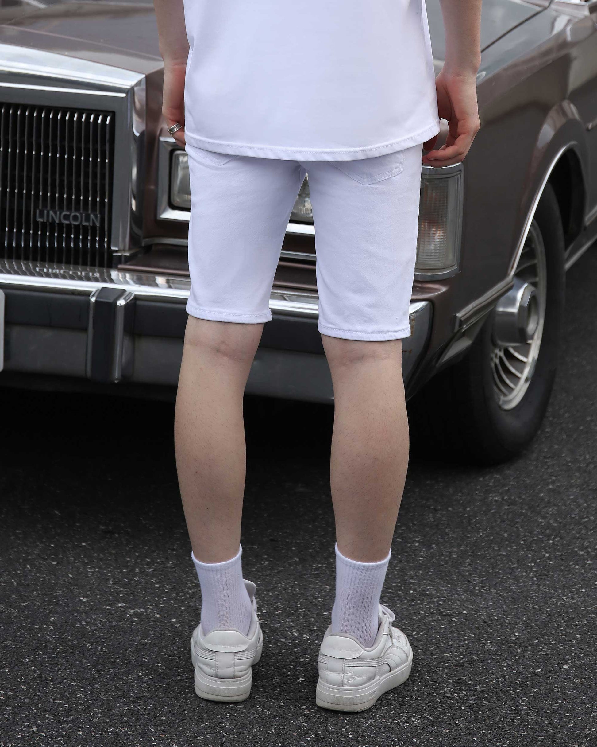 Logeqi White Ripped Denim Shorts with a Casual Fit for Summer Style