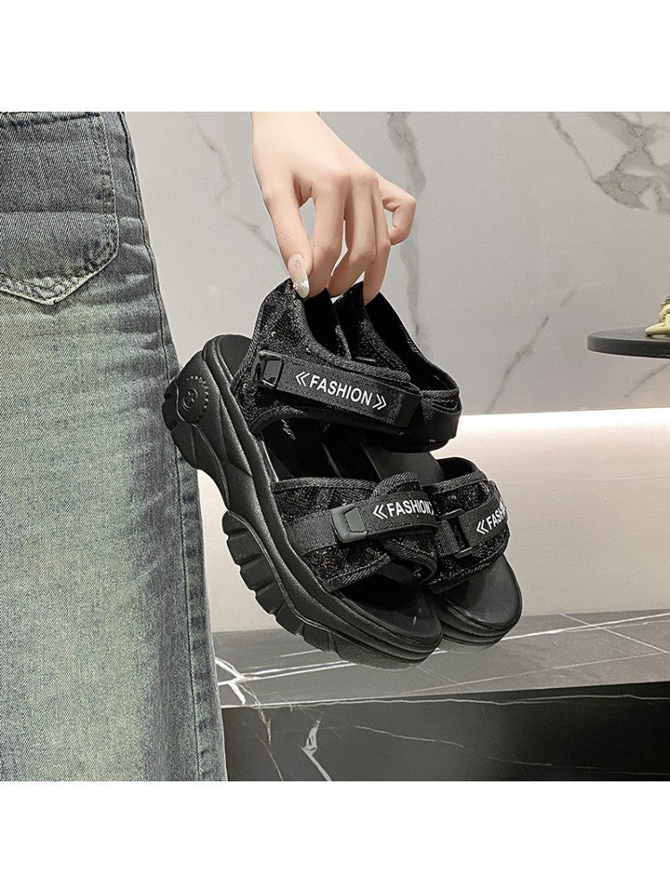 Wholesale7 women's velcro sandals in black with thick sole and fashion straps