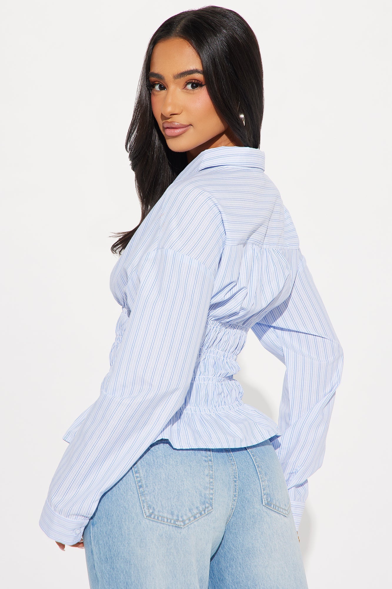 https://cdn.shopify.com/s/files/1/0293/9277/files/01-02-25_S2_41_T51932C_WhiteBlue_KJ_AP_15-22-36_45577_PXF.jpg?v=1736540508