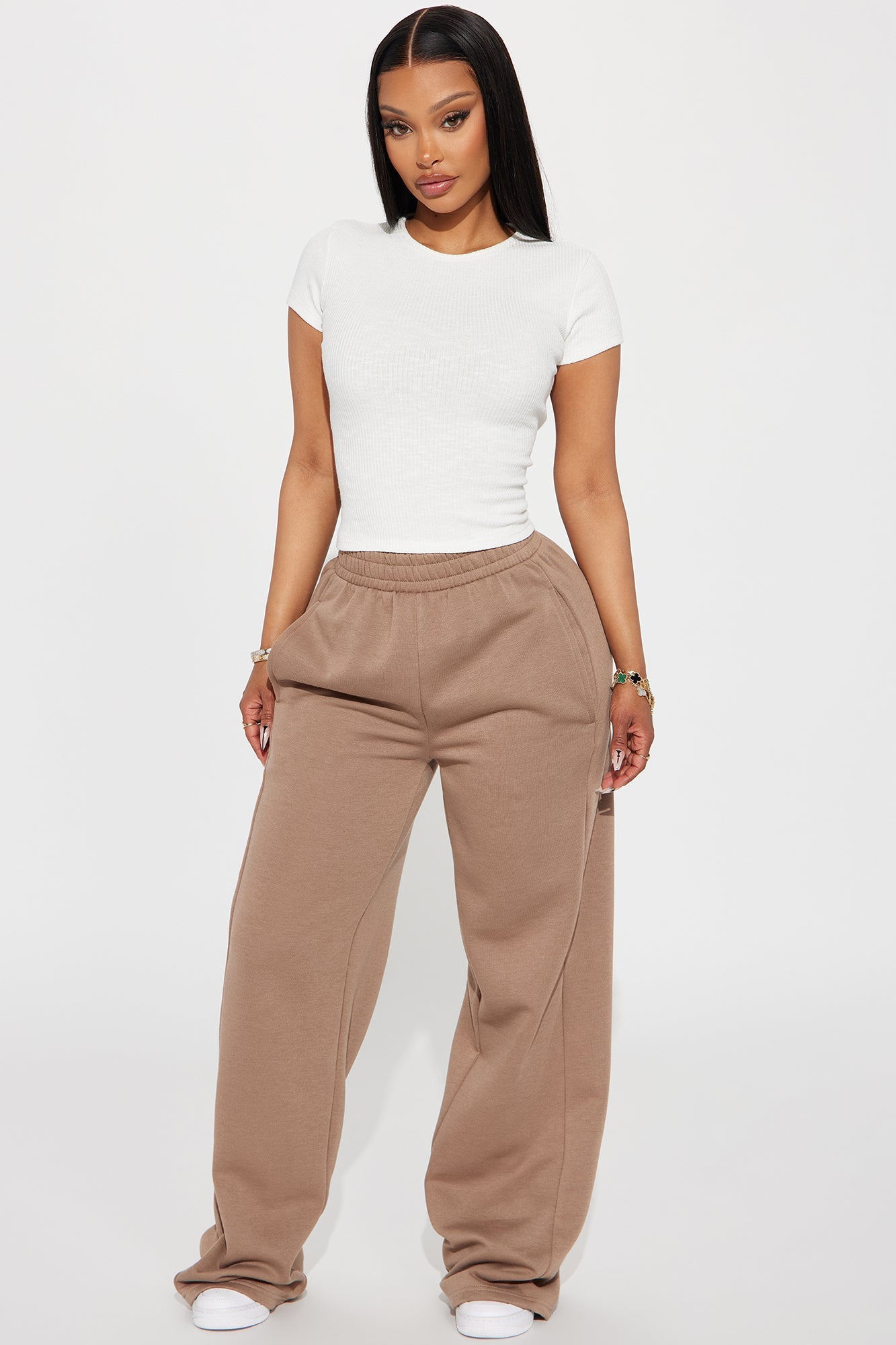 https://cdn.shopify.com/s/files/1/0293/9277/files/01-05-24_S2_30_TY9493_White_ID_RL_15-00-15_5846_PXF.jpg?v=1705001034