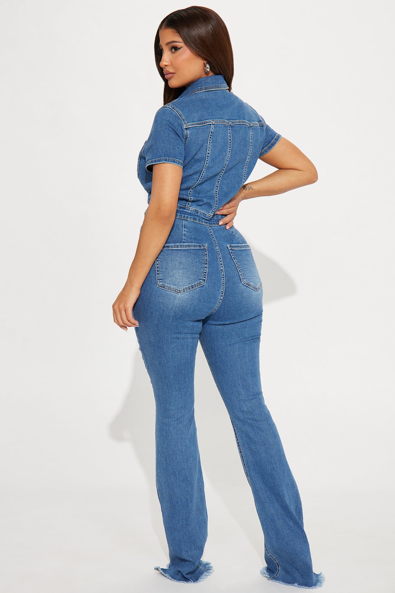 https://cdn.shopify.com/s/files/1/0293/9277/files/01-10-24_S6_32_ATB1061JPM_MediumWash_KT_PC_13-51-36_72022_PXF.jpg?v=1705451805