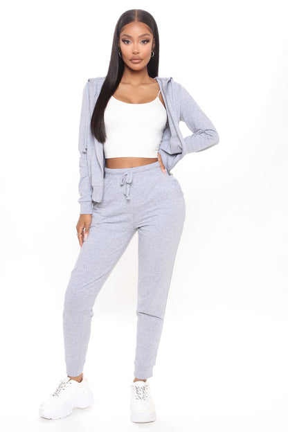 https://cdn.shopify.com/s/files/1/0293/9277/products/01-14-21Studio1_JP_DJ_10-55-51_1_70675A_HeatherGrey_3597_WG.jpg?v=1610661342