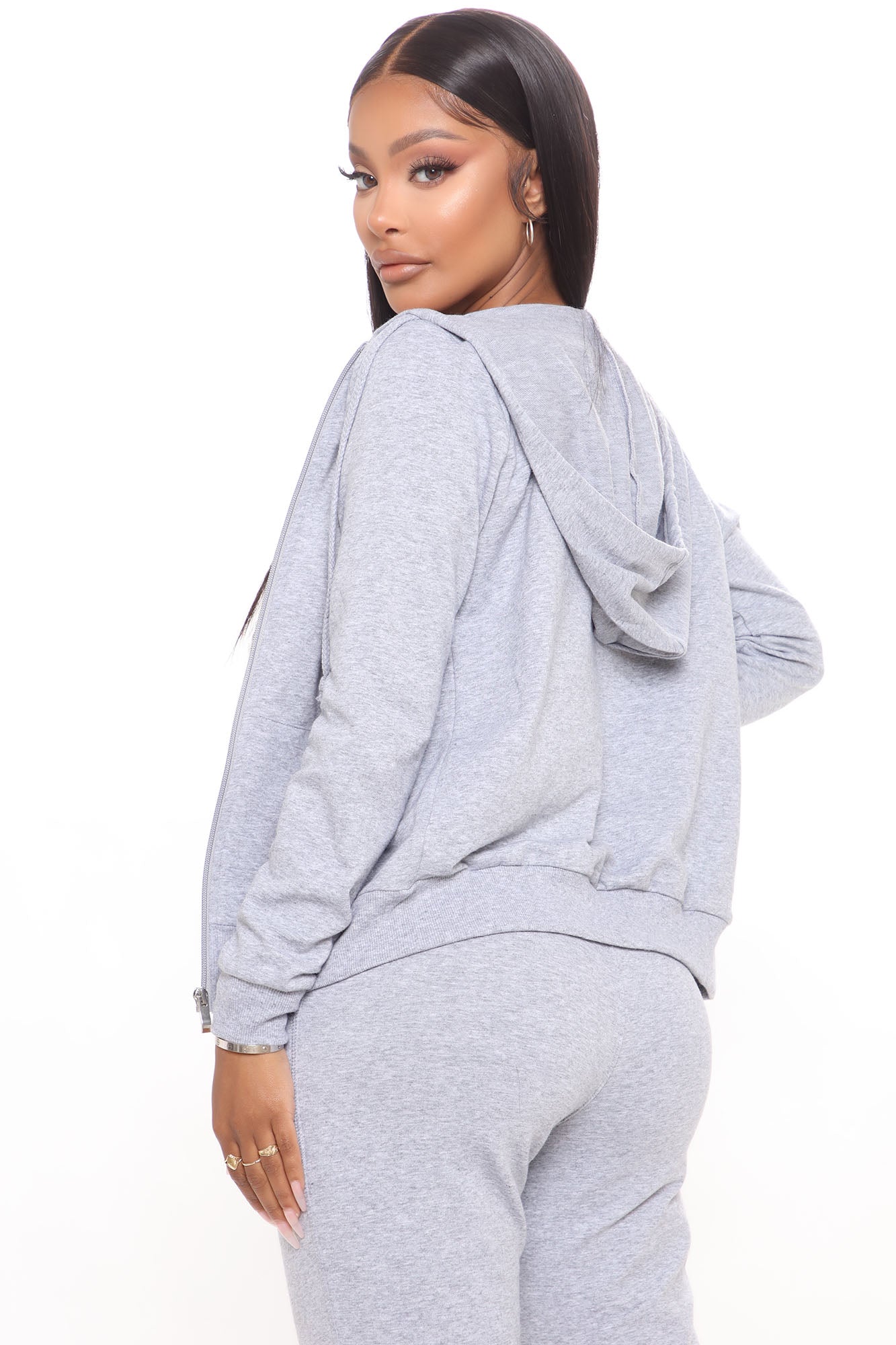 https://cdn.shopify.com/s/files/1/0293/9277/products/01-14-21Studio1_JP_DJ_10-56-50_1_70675A_HeatherGrey_3610_WG.jpg?v=1610661342
