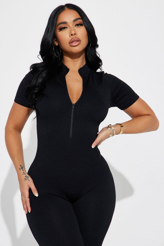 https://cdn.shopify.com/s/files/1/0293/9277/products/01-18-23Studio6_KJ_CG_15-21-48_63_JP4803_Black_9592_EH.jpg?v=1674250150