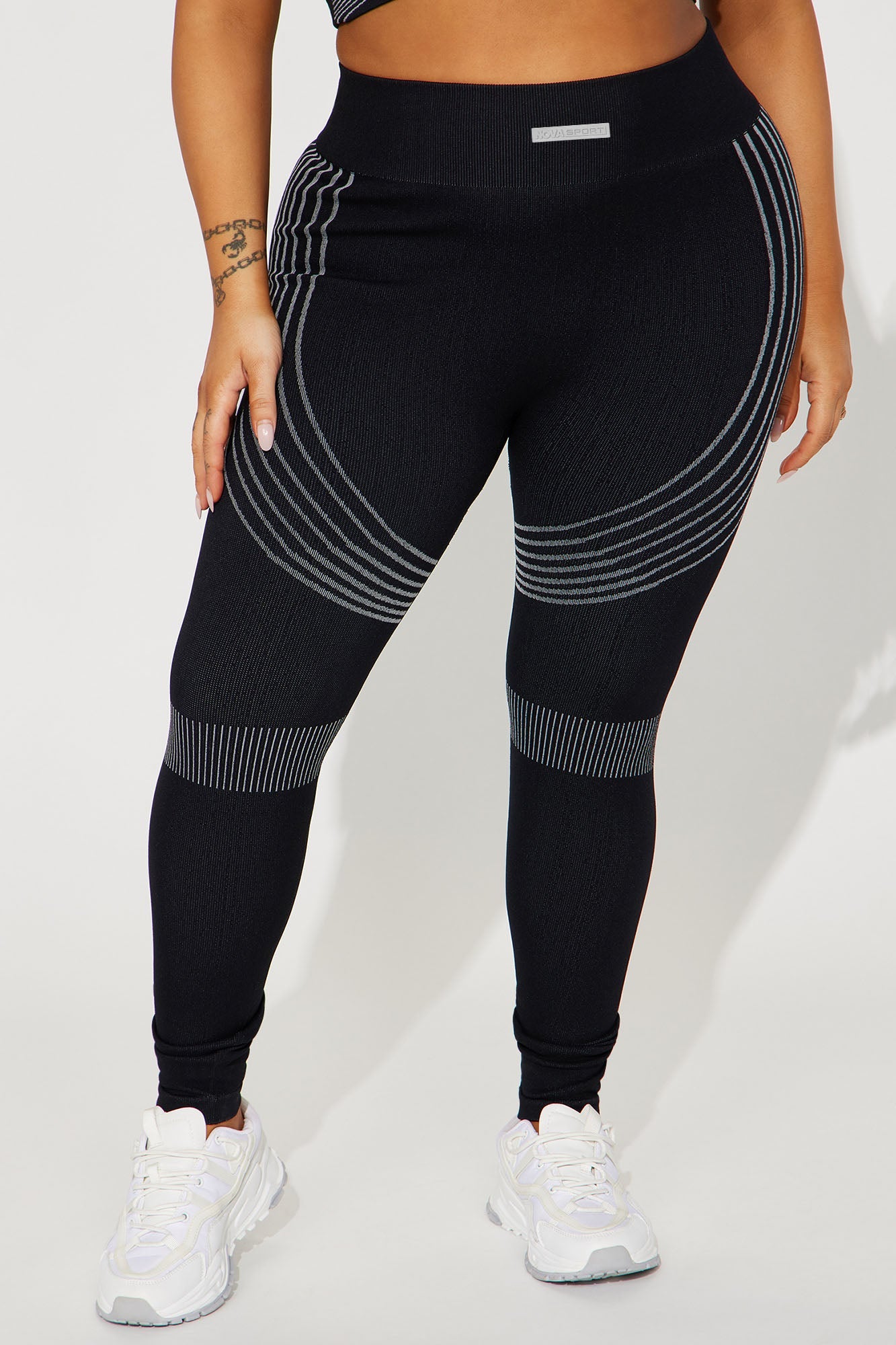 https://cdn.shopify.com/s/files/1/0293/9277/files/01-19-24_S3_62_zdnvsp1034_Black_KS_AC_15-10-08_PLUS_0417_PXF_BH.jpg?v=1719444541