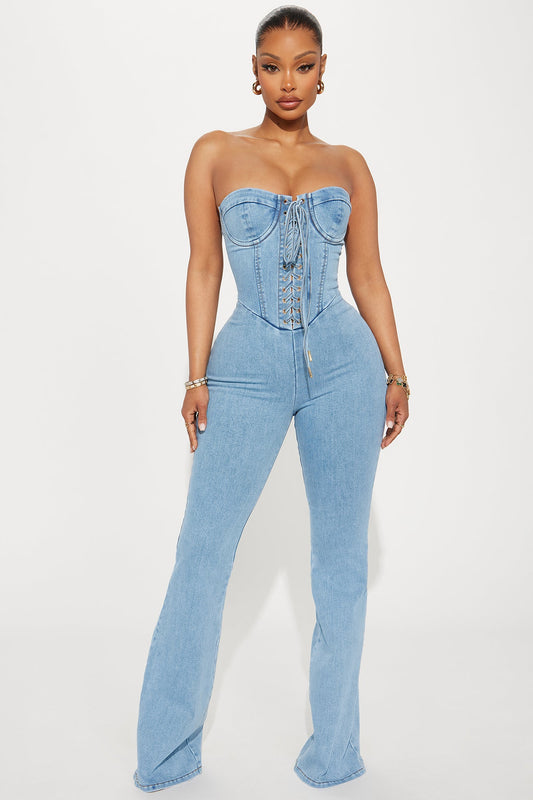 https://cdn.shopify.com/s/files/1/0293/9277/files/01-20-24_S2_60_FJ80066_LightWash_KJ_RL_13-57-59_9475_PXF.jpg?v=1706137256