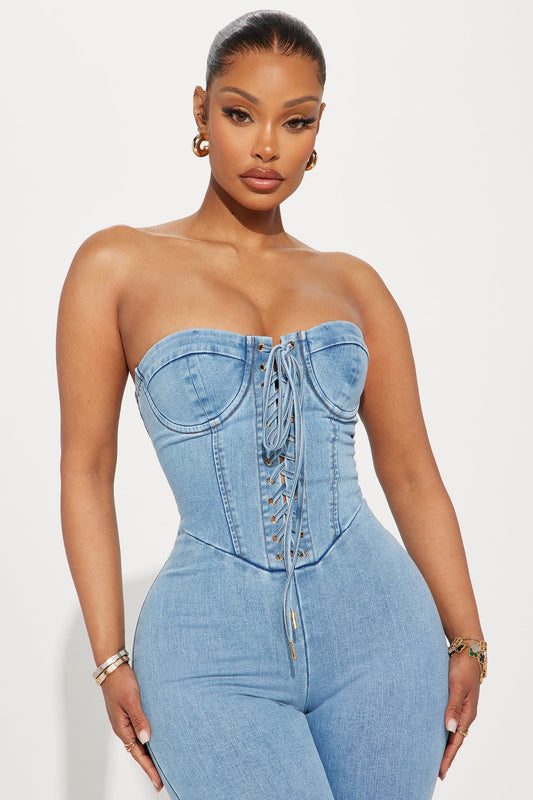 https://cdn.shopify.com/s/files/1/0293/9277/files/01-20-24_S2_60_FJ80066_LightWash_KJ_RL_13-58-04_9478_PXF.jpg?v=1706137257