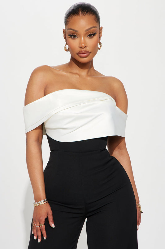 https://cdn.shopify.com/s/files/1/0293/9277/files/01-20-24_S2_6_R1273_BlackWhite_P_KJ_RL_11-52-05_9067_PXF.jpg?v=1706128147