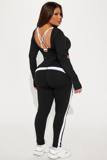 https://cdn.shopify.com/s/files/1/0293/9277/files/01-24-25_S4_65_GW24H5078AB_BlackWhite_AE_AC_15-07-44_PLUS_3947_PXF.jpg?v=1738028333