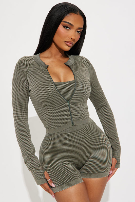 https://cdn.shopify.com/s/files/1/0293/9277/files/01-24-25_S6_18_ZDSPC005CH_Olive_KJ_JR_11-47-14_64033_PXF.jpg?v=1738001768