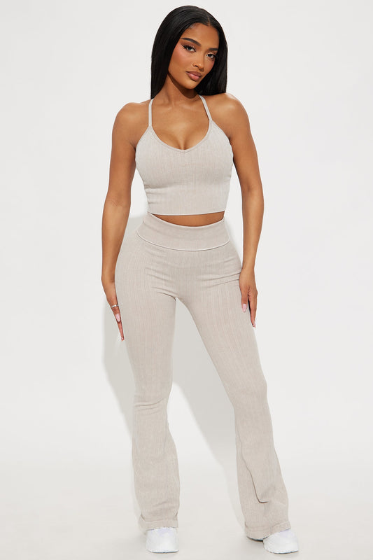 https://cdn.shopify.com/s/files/1/0293/9277/files/01-24-25_S6_20_ZDSPC24141_LightTaupe_KJ_JR_11-54-44_12158_PXF.jpg?v=1738001819