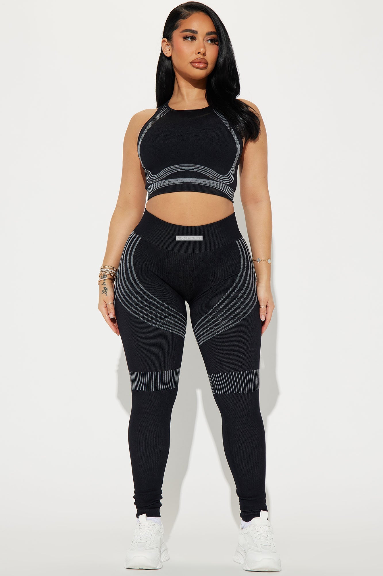https://cdn.shopify.com/s/files/1/0293/9277/files/01-25-24_S3_4_zdnvsp1034_Black_P_KT_SS_09-51-45_30761_SG_BH.jpg?v=1720024052