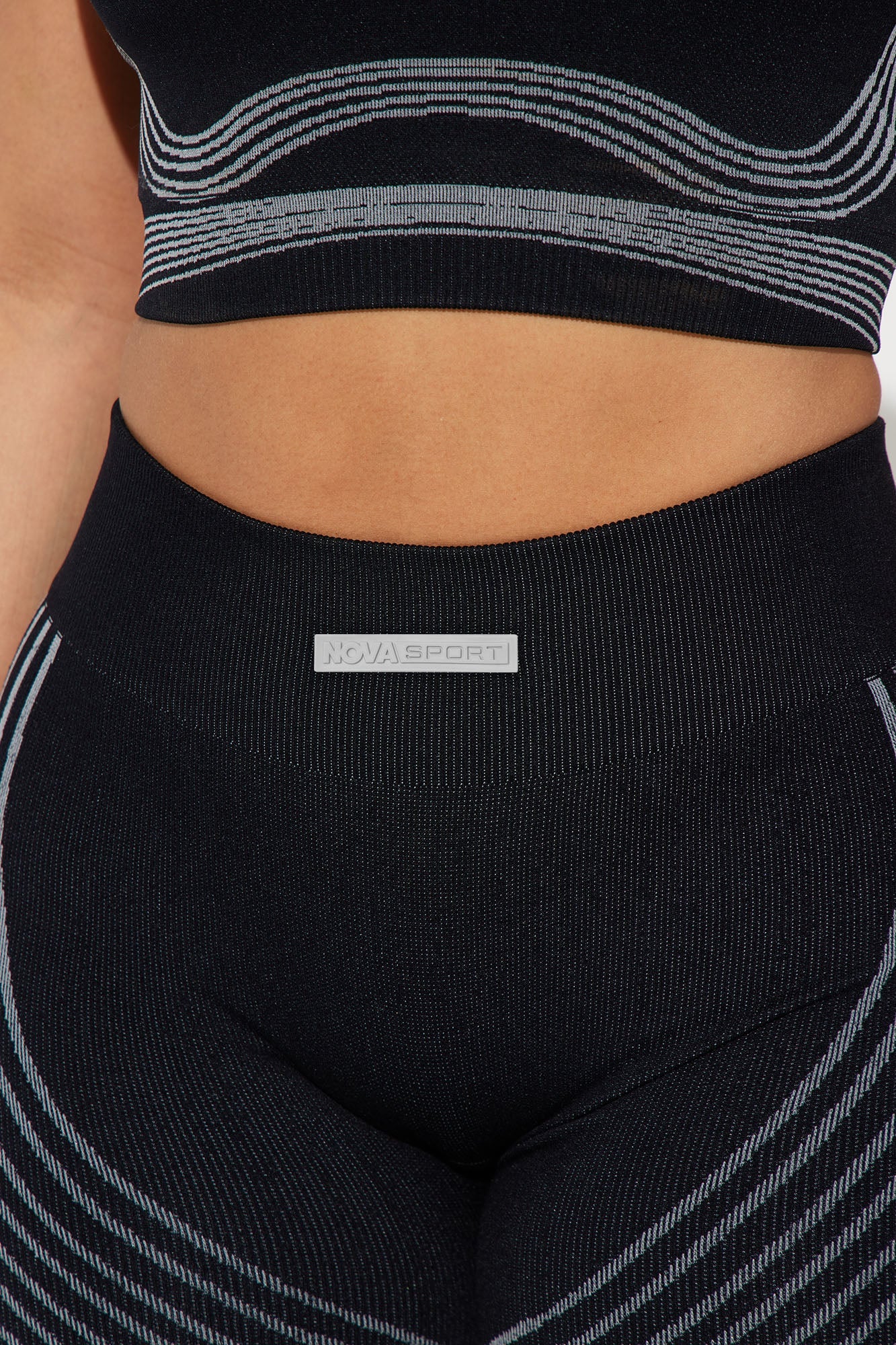 https://cdn.shopify.com/s/files/1/0293/9277/files/01-25-24_S3_4_zdnvsp1034_Black_P_KT_SS_09-51-45_30766_SG_BH.jpg?v=1719444542