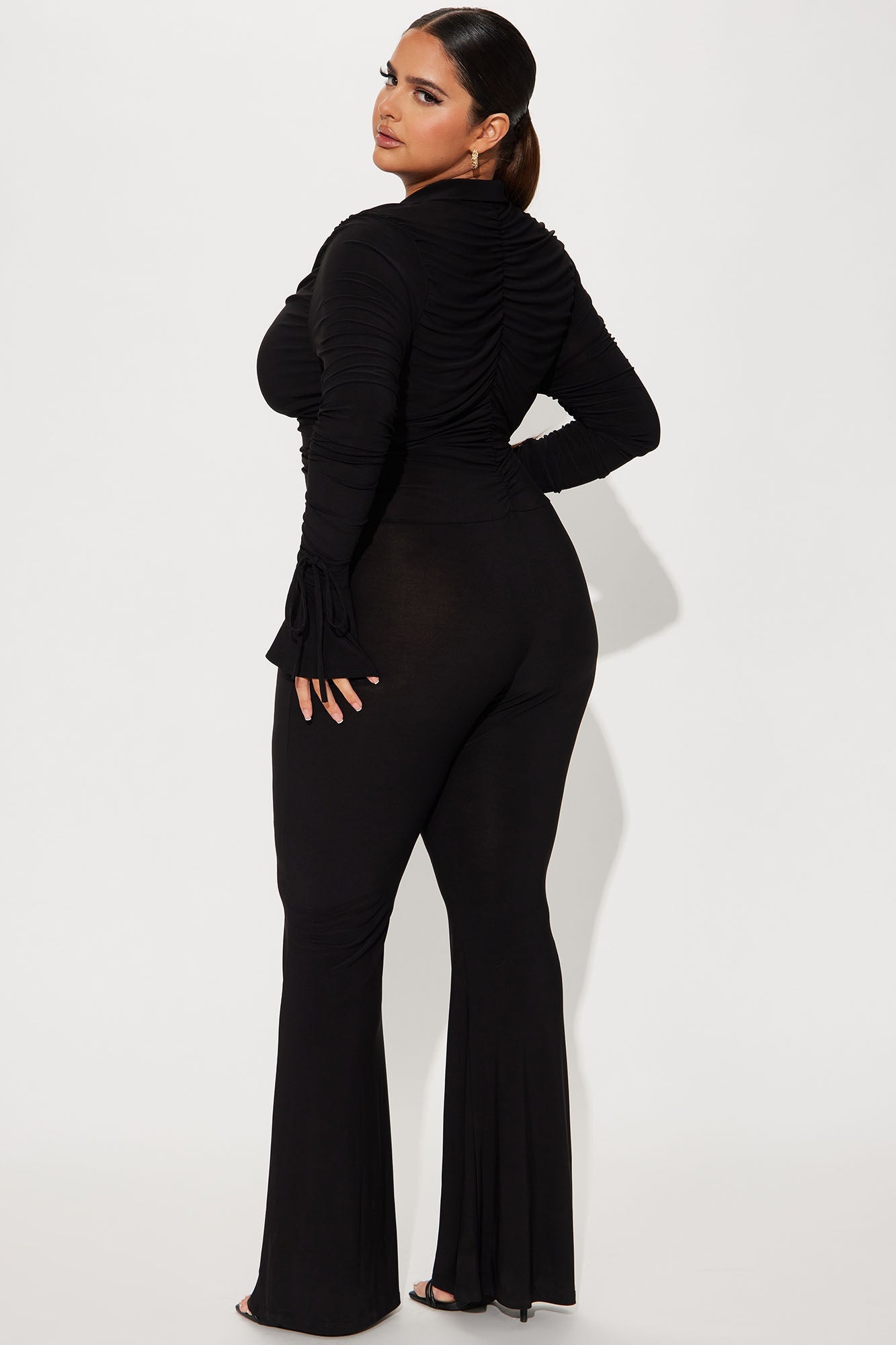 https://cdn.shopify.com/s/files/1/0293/9277/products/01-31-23Studio7_KS_CG_10-28-24_11_HKJ22096_Black_3629_PLUS_DG.jpg?v=1675876699