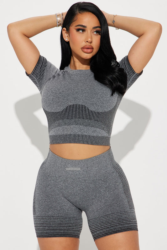 https://cdn.shopify.com/s/files/1/0293/9277/files/02-06-24_S1_64_ZDNVSP1088_HeatherGrey_P_CB_SS_15-21-13_15262_PXF_EH.jpg?v=1720546406
