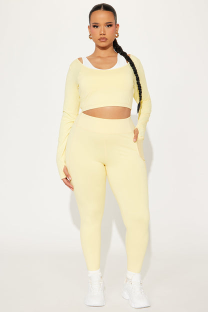 https://cdn.shopify.com/s/files/1/0293/9277/files/02-06-25_S3_19_ZDST002B_ButterYellow_KS_JM_11-38-24_PLUS_50516_PXF.jpg?v=1739401339