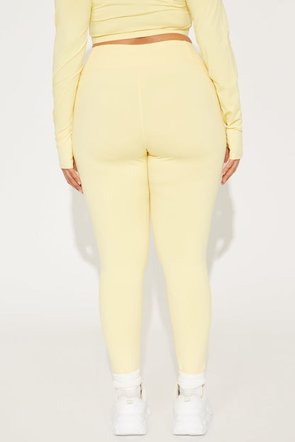 https://cdn.shopify.com/s/files/1/0293/9277/files/02-06-25_S3_19_ZDST002B_ButterYellow_KS_JM_11-38-24_PLUS_50519_PXF.jpg?v=1739401339