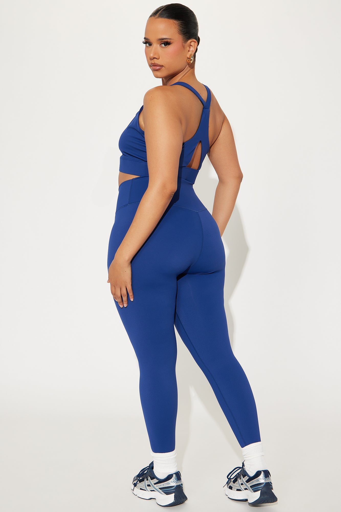 https://cdn.shopify.com/s/files/1/0293/9277/files/02-06-25_S3_33_ZDFN2748SET_MidnightBlue_KS_JM_13-15-44_PLUS_1027_PXF.jpg?v=1739398853