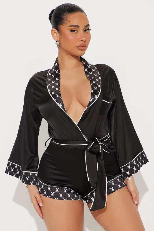 https://cdn.shopify.com/s/files/1/0293/9277/files/02-10-25_S4_20_PBLI151BlkWht_BlackWhite_KS_AP_11-50-06_14089_PXF.jpg?v=1739399853