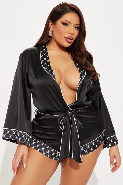 https://cdn.shopify.com/s/files/1/0293/9277/files/02-10-25_S6_61_PBLI151BlkWht_BlackWhite_RM_DO_15-07-33_PLUS_22961_PXF.jpg?v=1739399853