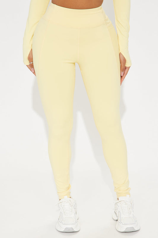 https://cdn.shopify.com/s/files/1/0293/9277/files/02-11-25_S6_28_ZDST002B_ButterYellow_CXB_PC_11-32-27_65674_PXF.jpg?v=1739401339
