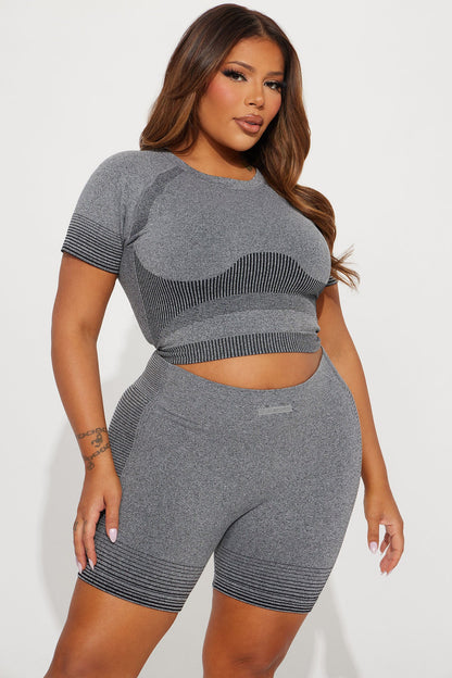 https://cdn.shopify.com/s/files/1/0293/9277/files/02-12-24_S5_17_ZDNVSP1088_HeatherGrey_P_MS_IM_11-21-44_PLUS_42153_PXF_EH.jpg?v=1720546406