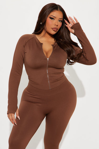 https://cdn.shopify.com/s/files/1/0293/9277/files/02-17-25_S4_57_TP80143_Mocha_AE_AP_14-39-36_PLUS_18751_PXF.jpg?v=1740610595