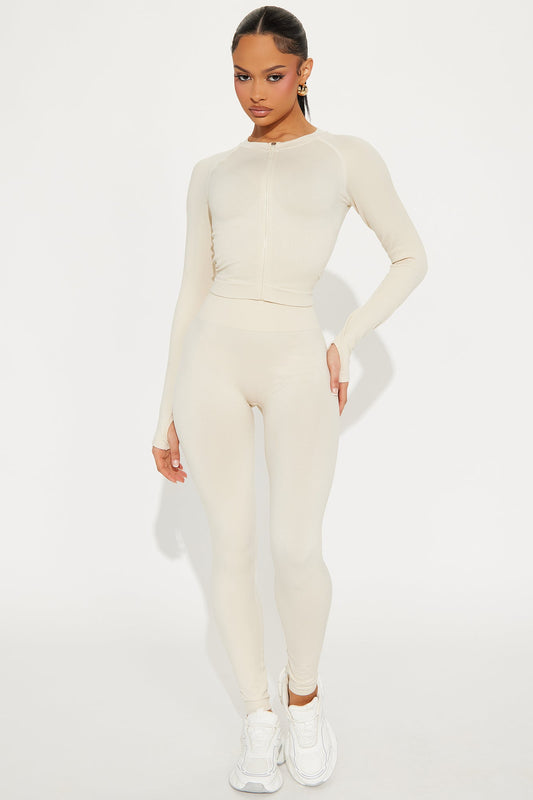 https://cdn.shopify.com/s/files/1/0293/9277/files/02-24-25_S5_30_YP70078_Cream_AE_AC_12-00-27_57026_PXF.jpg?v=1740610938