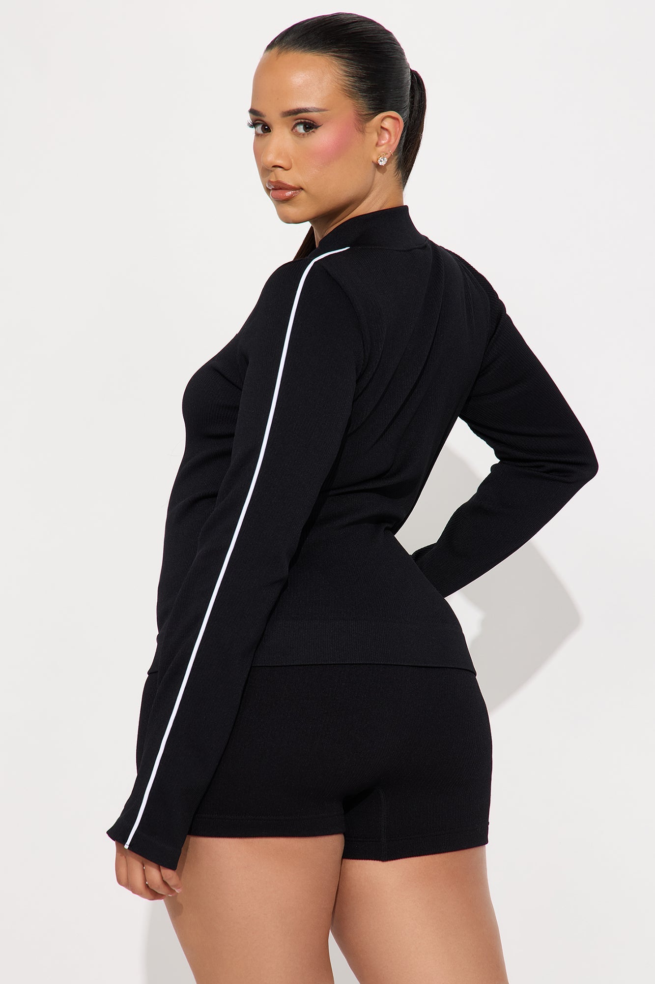 https://cdn.shopify.com/s/files/1/0293/9277/files/02-26-25_S8_59_ZDNVSP1654_Black_RM_AC_14-11-25_51111_PLUS_PXF.jpg?v=1741378301