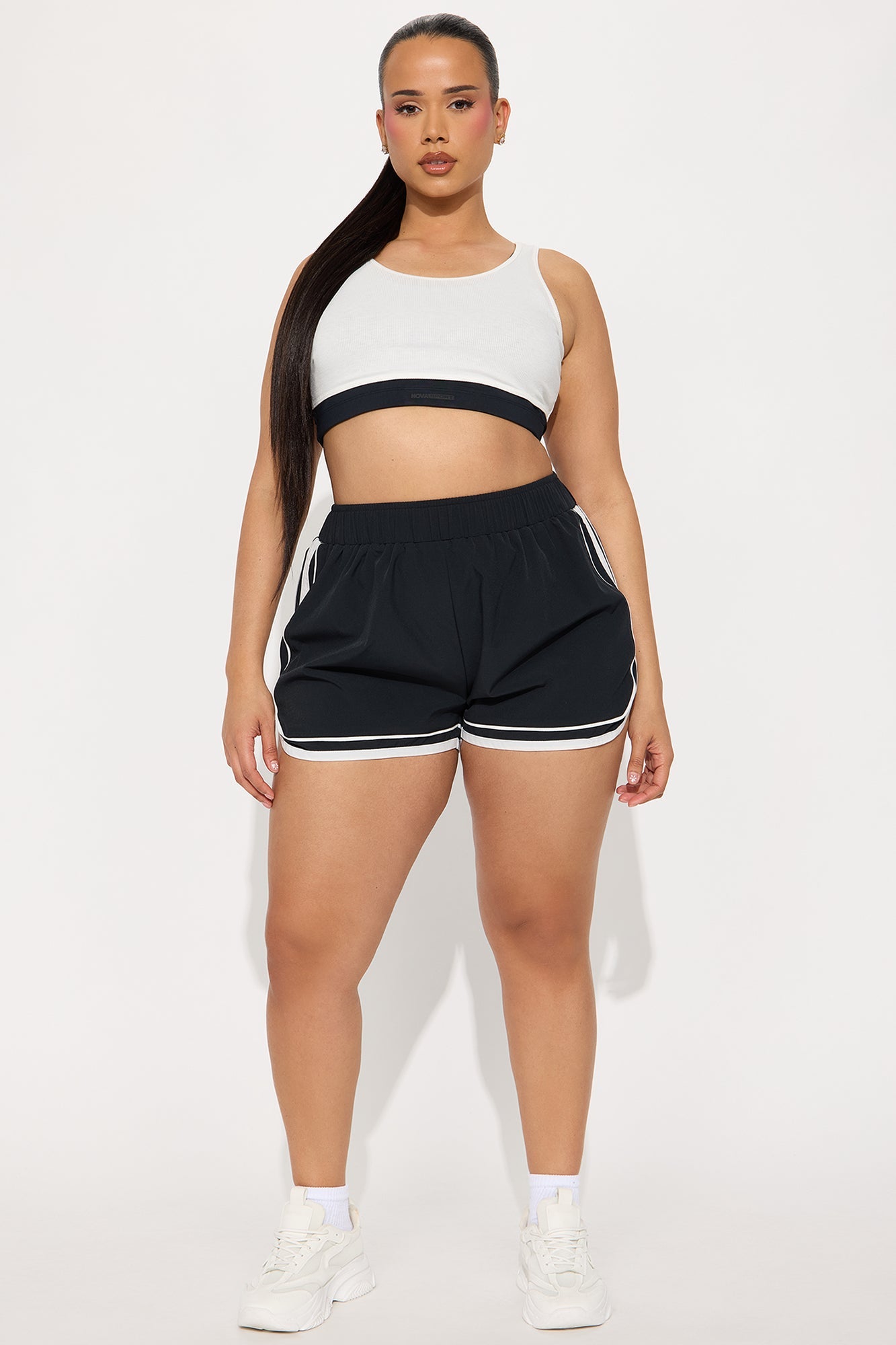 https://cdn.shopify.com/s/files/1/0293/9277/files/02-26-25_S8_64_ZDNVSP1555_BlackWhite_RM_AC_14-18-51_51136_PLUS_PXF.jpg?v=1741377735